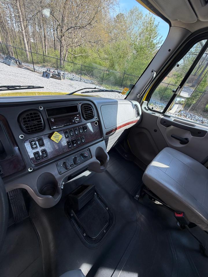 Freightliner M2  2020