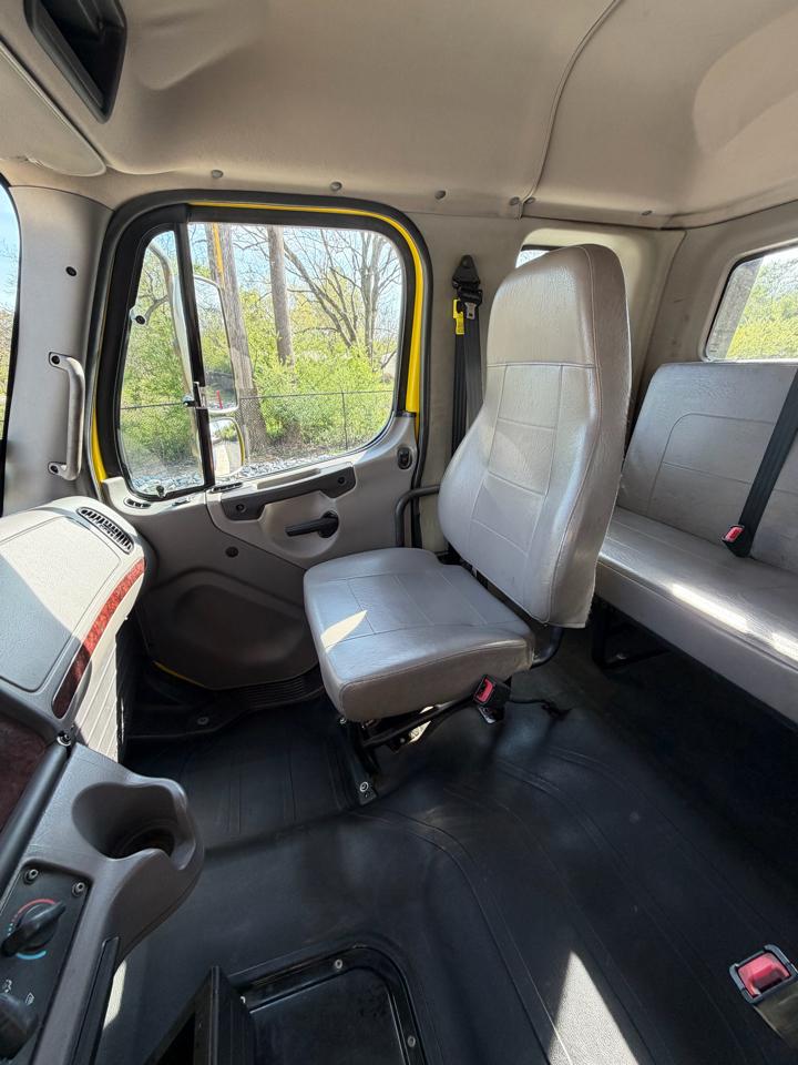 Freightliner M2  2020