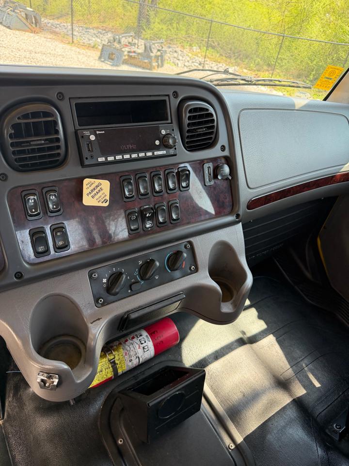 Freightliner M2  2022