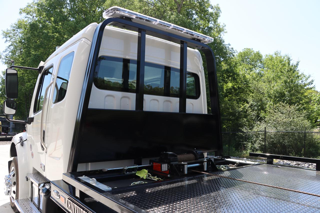 Freightliner M2 106 Plus  2026