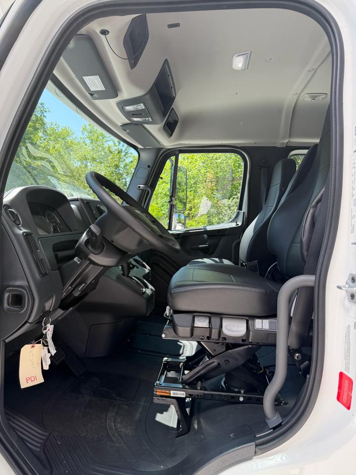 Freightliner M2 106 Plus  2026