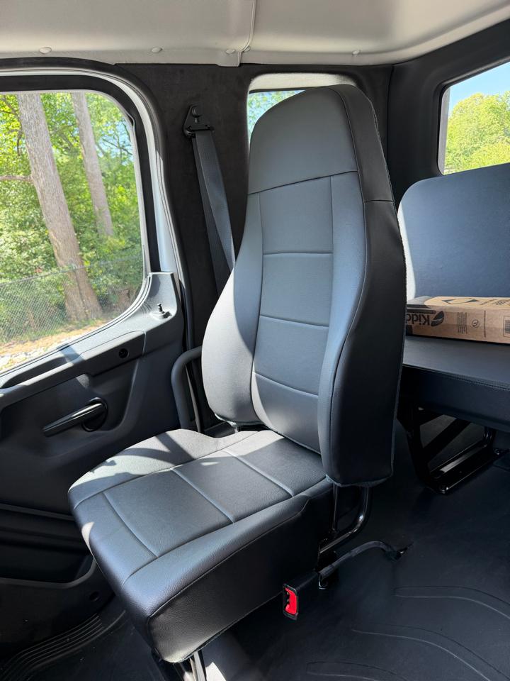 Freightliner M2 106 Plus  2026