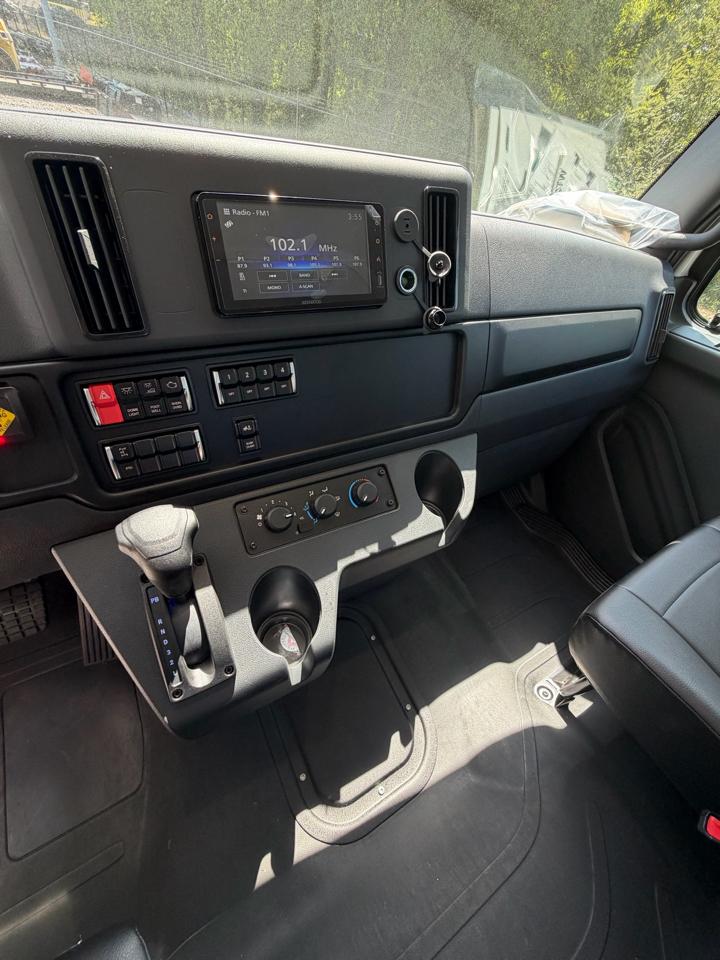 Freightliner M2 106 Plus  2026