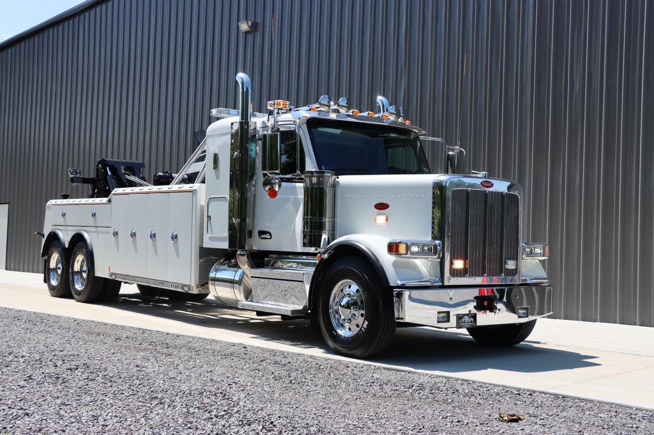Peterbilt 589  2027