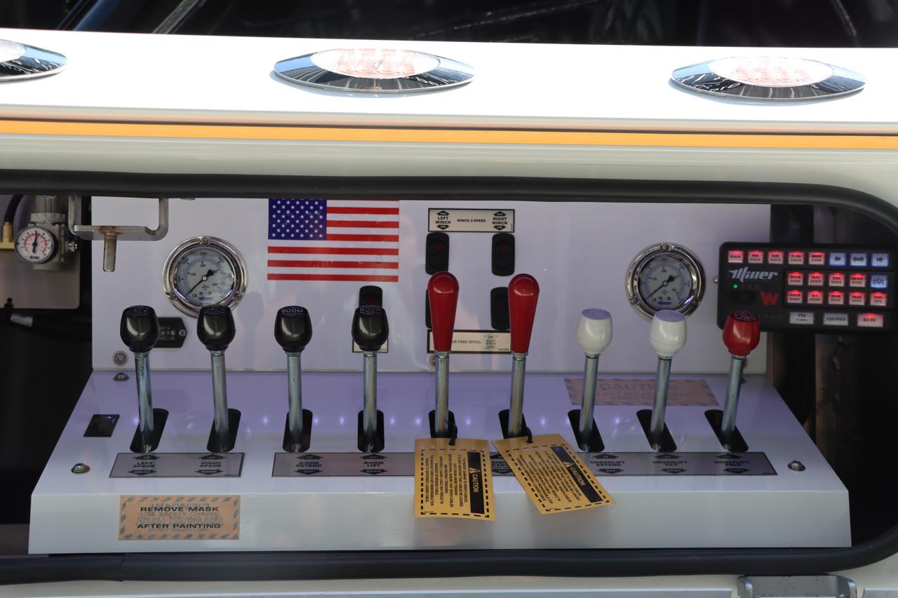 Peterbilt 589  2027