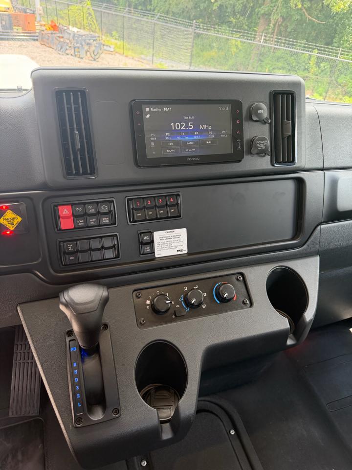 Freightliner M2 106  2027