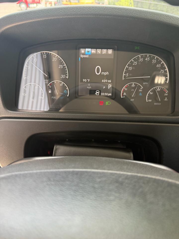 Freightliner M2 106  2027