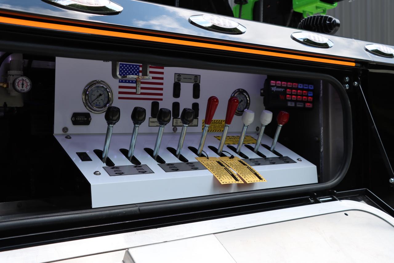 Peterbilt 589  2027