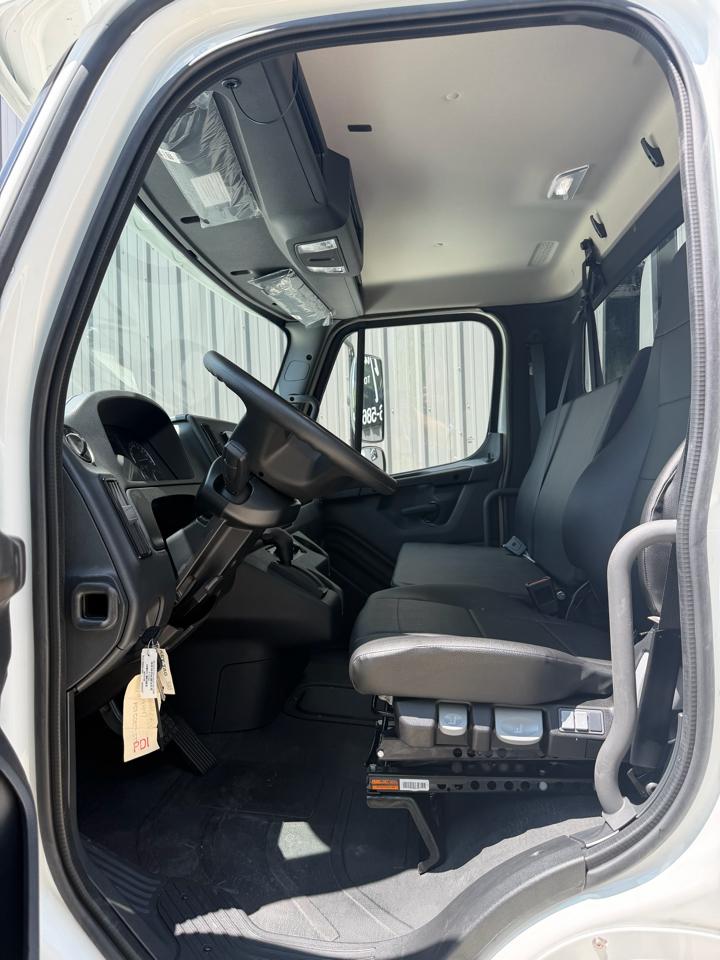 Freightliner M2  2027