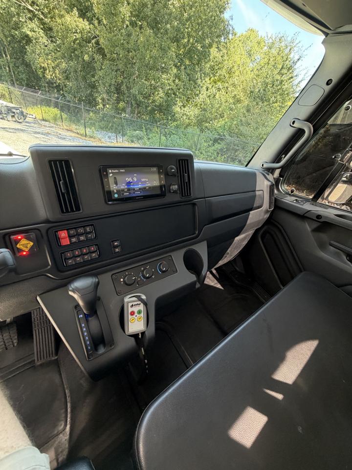 Freightliner M2 106 Plus  2026