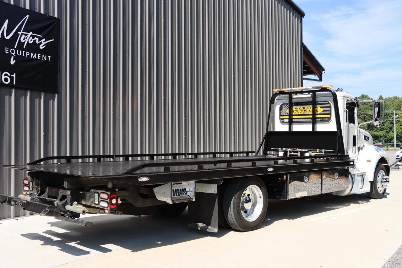 Peterbilt 337  2021