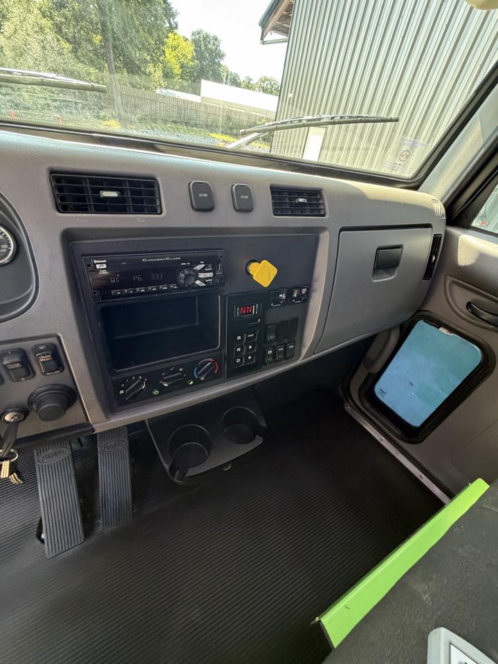 Peterbilt 337  2021