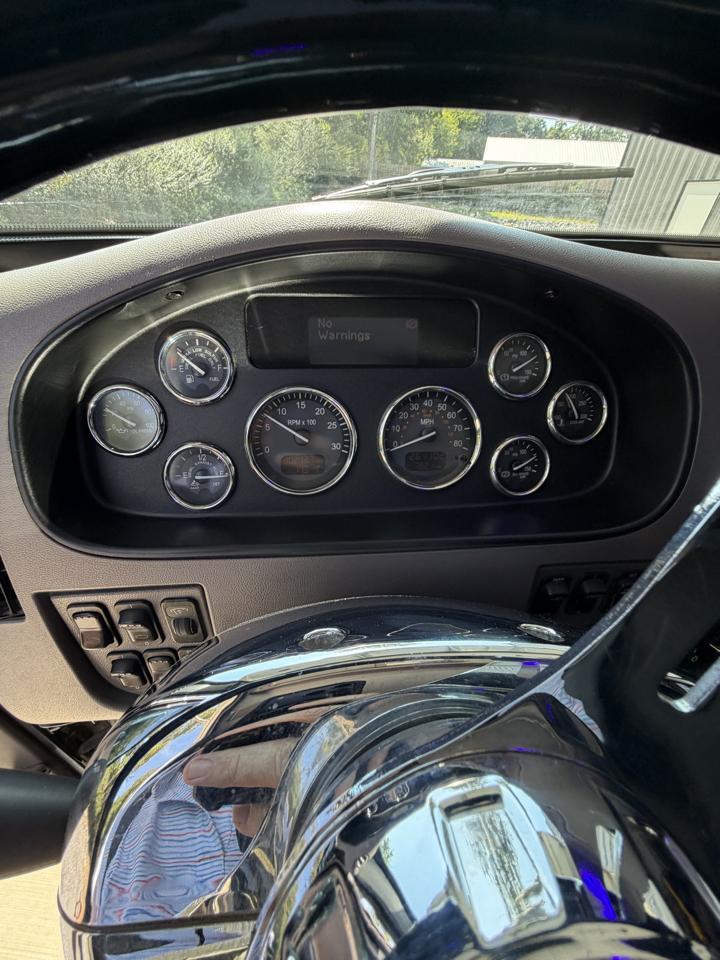 Peterbilt 337  2021
