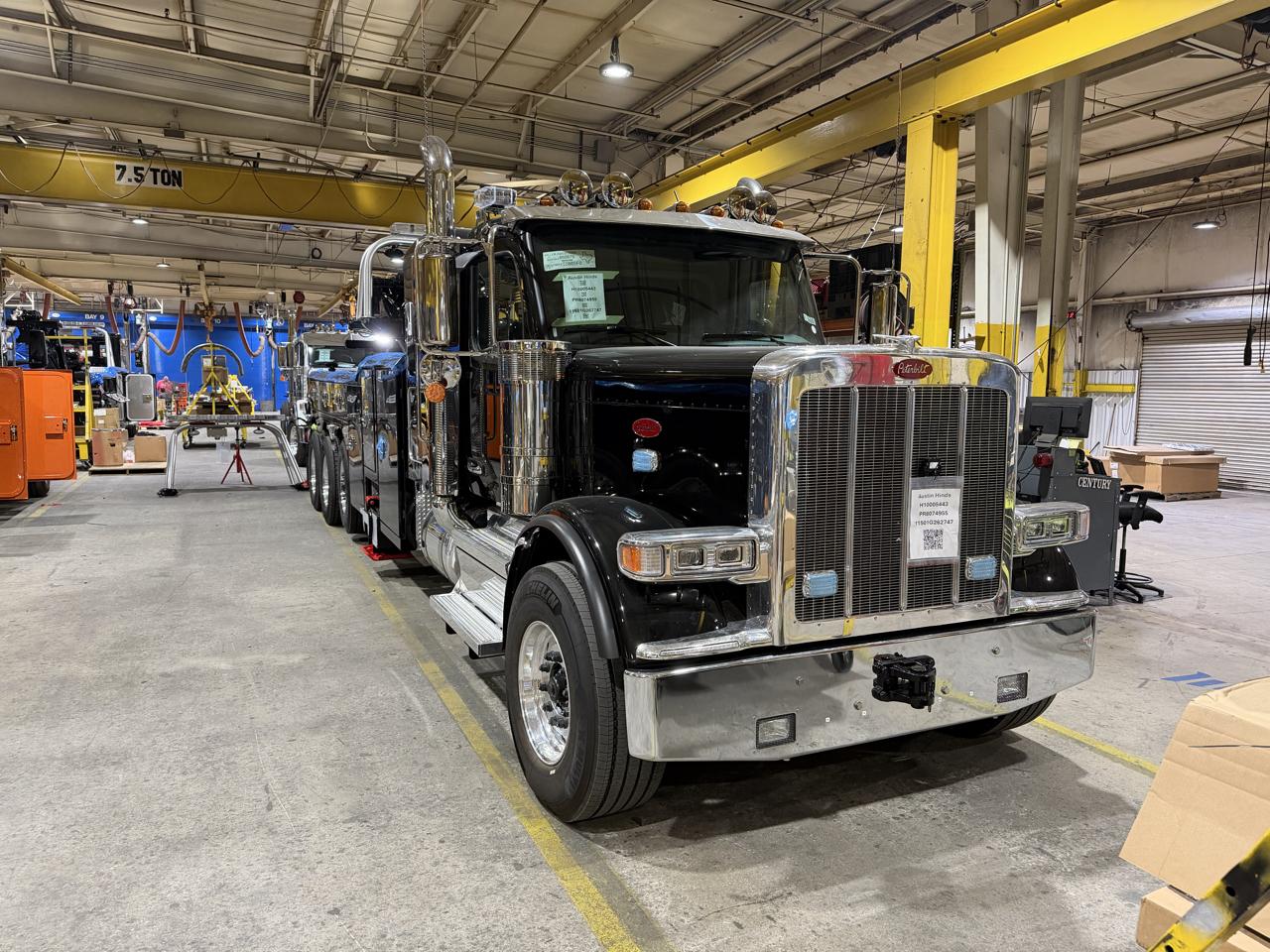 Peterbilt 589  2027