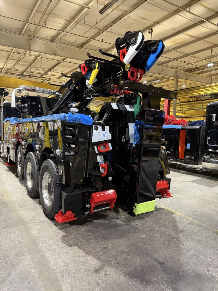 Peterbilt 589  2027