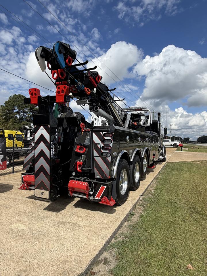Peterbilt 589  2027