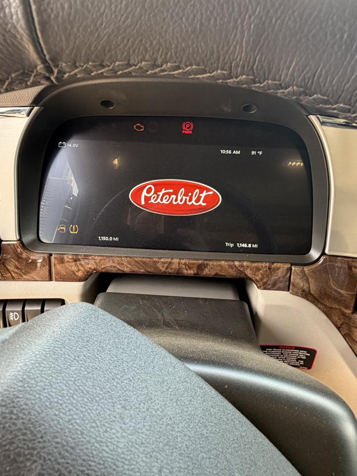 Peterbilt 589  2027