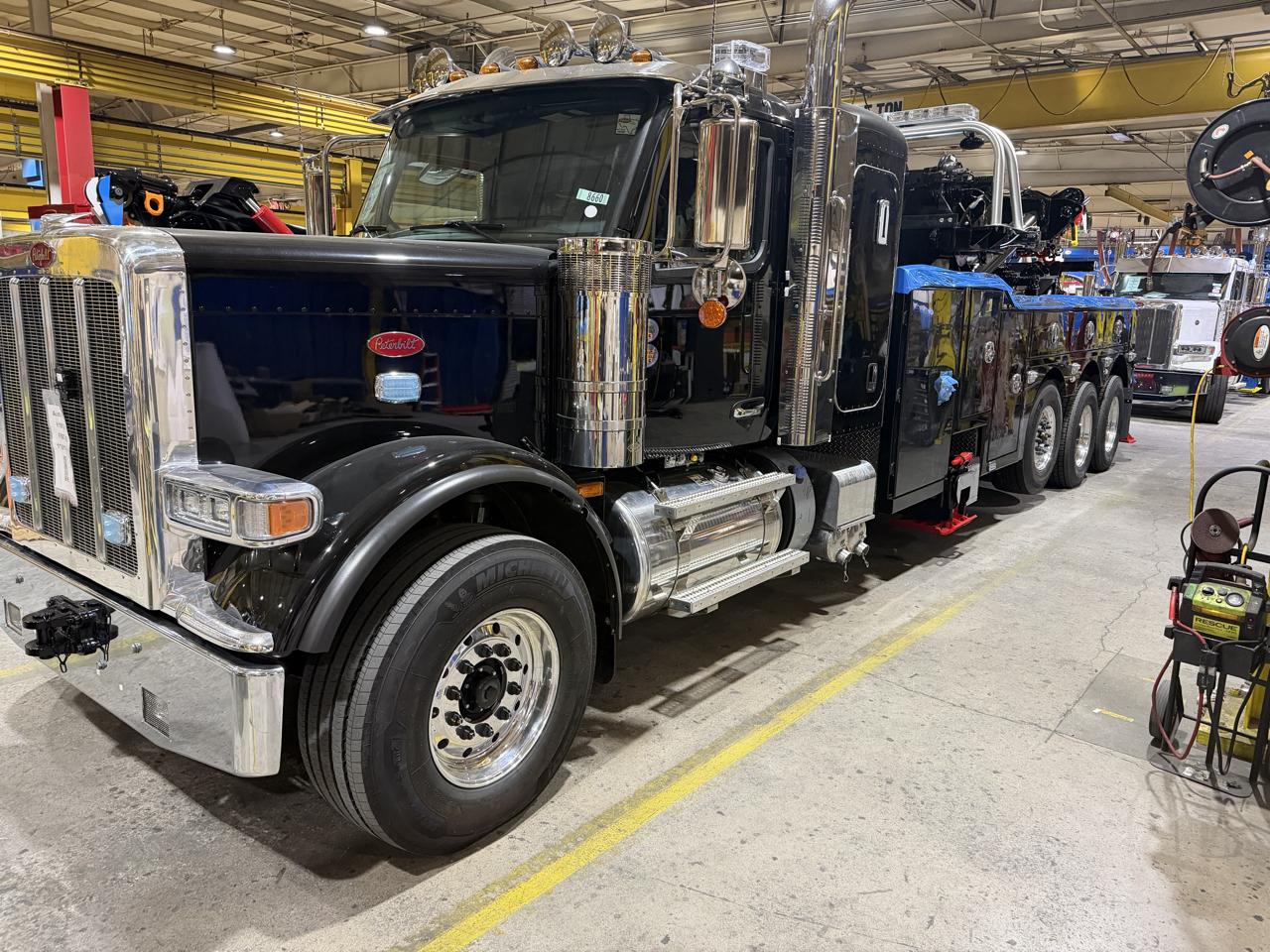 Peterbilt 589  2027
