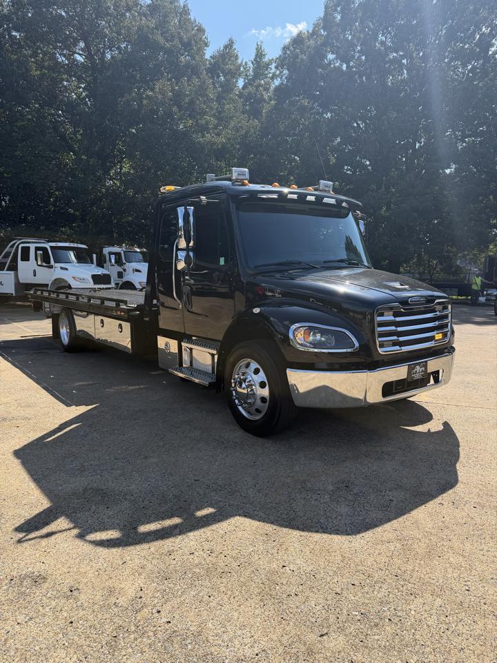 Freightliner M2 106 Plus  2024