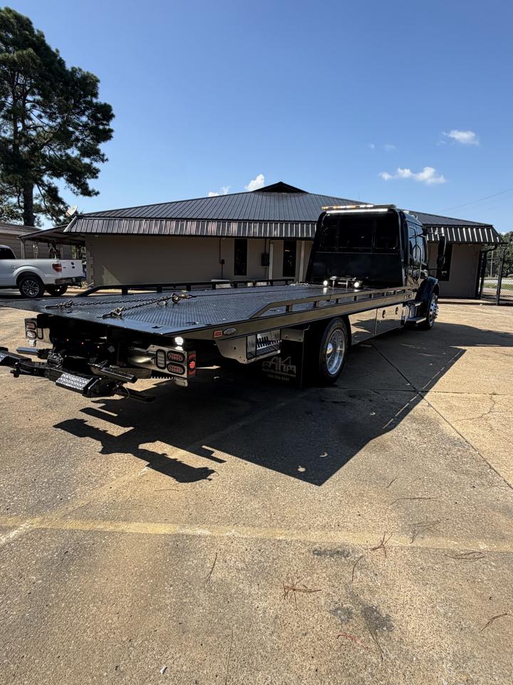 Freightliner M2 106 Plus  2024