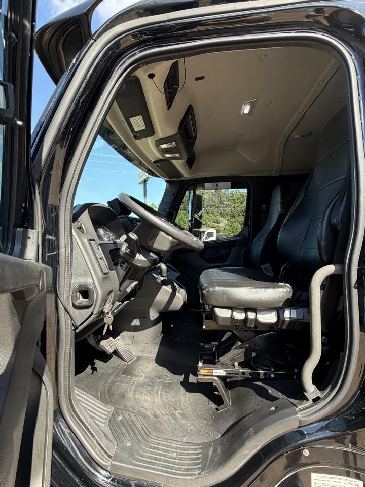 Freightliner M2 106 Plus  2024
