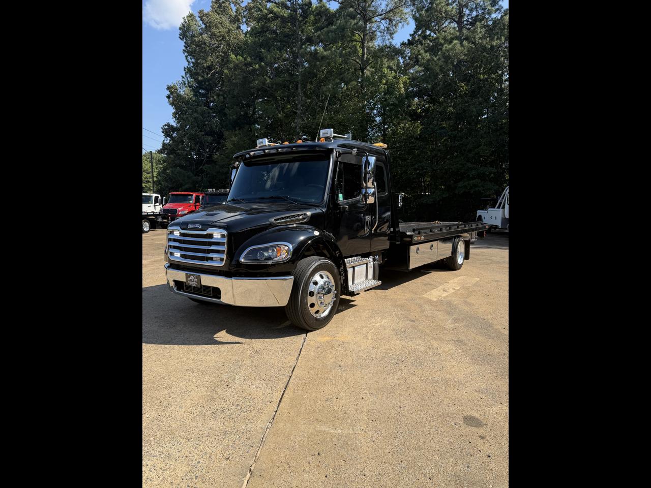 Freightliner M2 106 Plus  2024