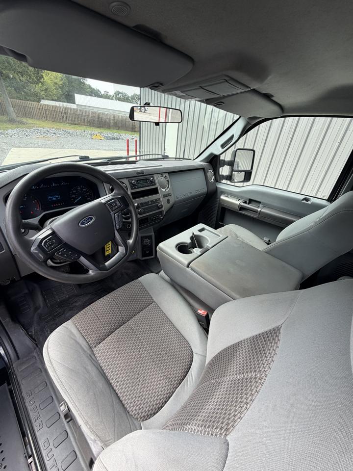Ford F-650 Straight Frame SuperCab 2023