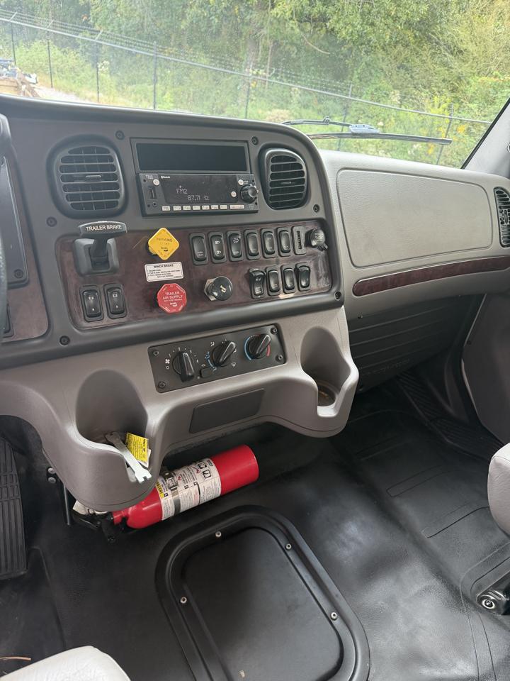 Freightliner M2 106  2024
