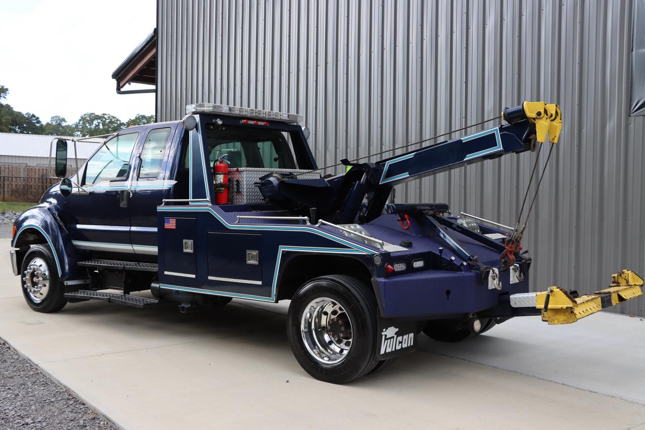 Ford Super Duty F-650 Straight Frame SuperCab XLT 2005