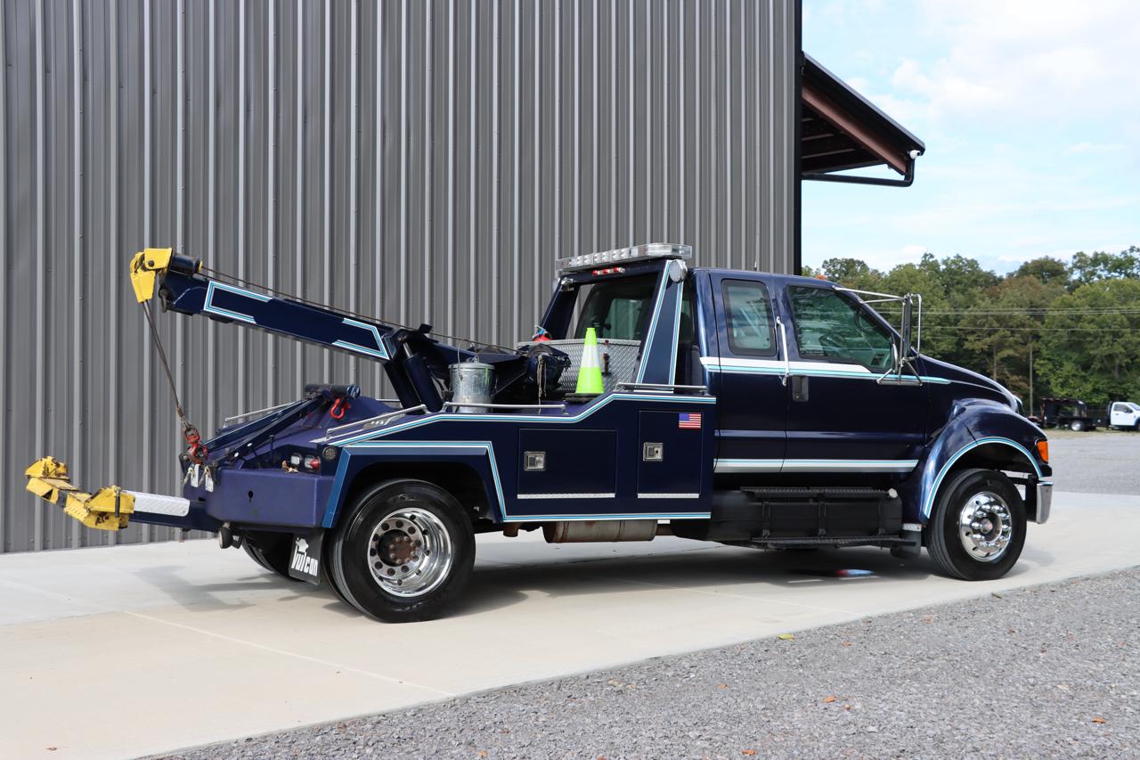 Ford Super Duty F-650 Straight Frame SuperCab XLT 2005