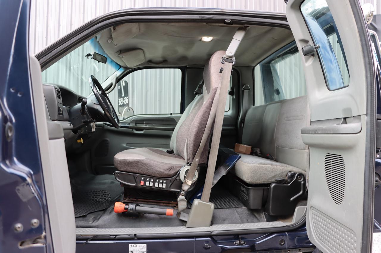 Ford Super Duty F-650 Straight Frame SuperCab XLT 2005