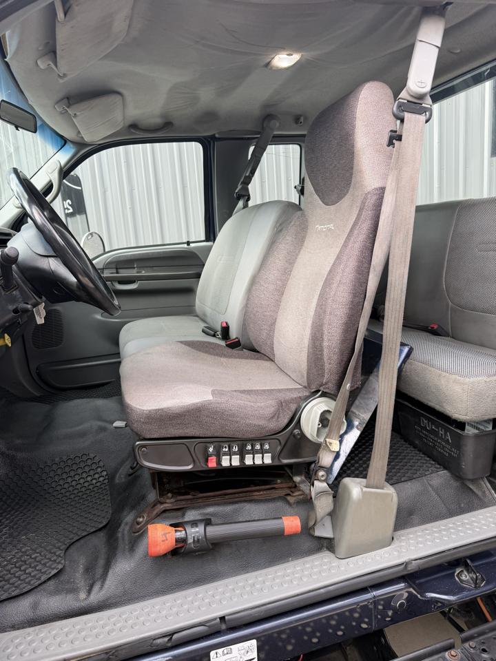 Ford Super Duty F-650 Straight Frame SuperCab XLT 2005