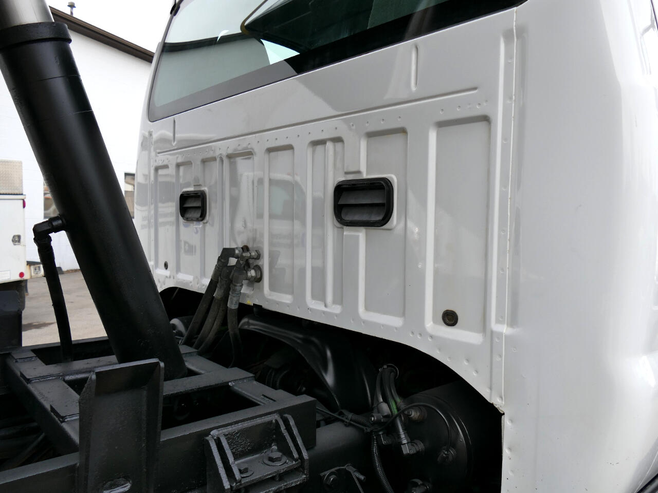 2012 Ford F750 4