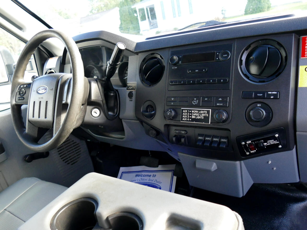 2013 Ford F-550 24