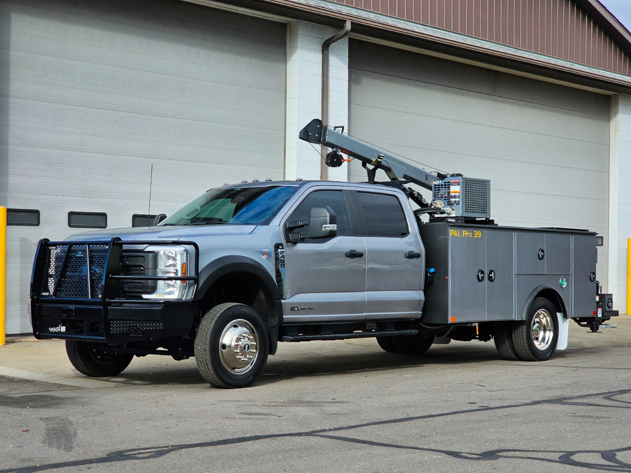 Ford Super Duty F-450 DRW XL 4WD Crew Cab 203" WB 84" CA 2024 Ford Super Duty F-450 DRW XL 4WD Crew Cab 203" WB 84" CA 2024