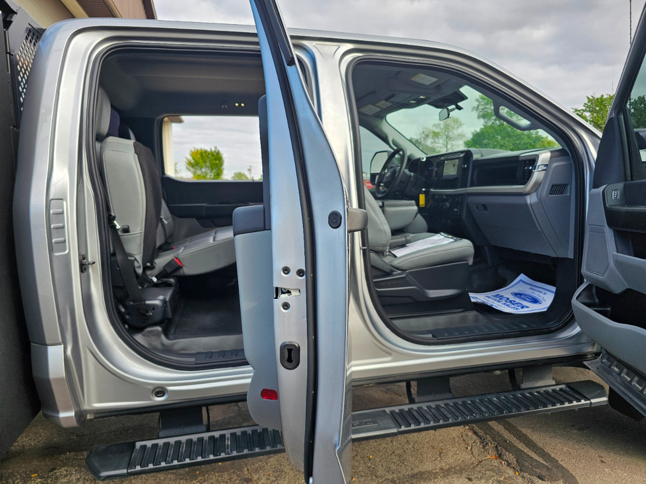 Ford Super Duty F-450 DRW XL 4WD Crew Cab 203" WB 84" CA 2024 Ford Super Duty F-450 DRW XL 4WD Crew Cab 203" WB 84" CA 2024