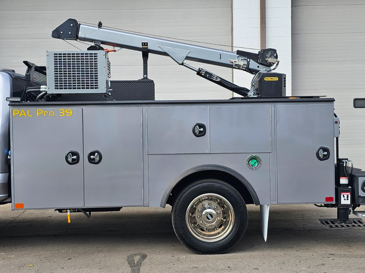 Ford Super Duty F-450 DRW XL 4WD Crew Cab 203" WB 84" CA 2024 Ford Super Duty F-450 DRW XL 4WD Crew Cab 203" WB 84" CA 2024