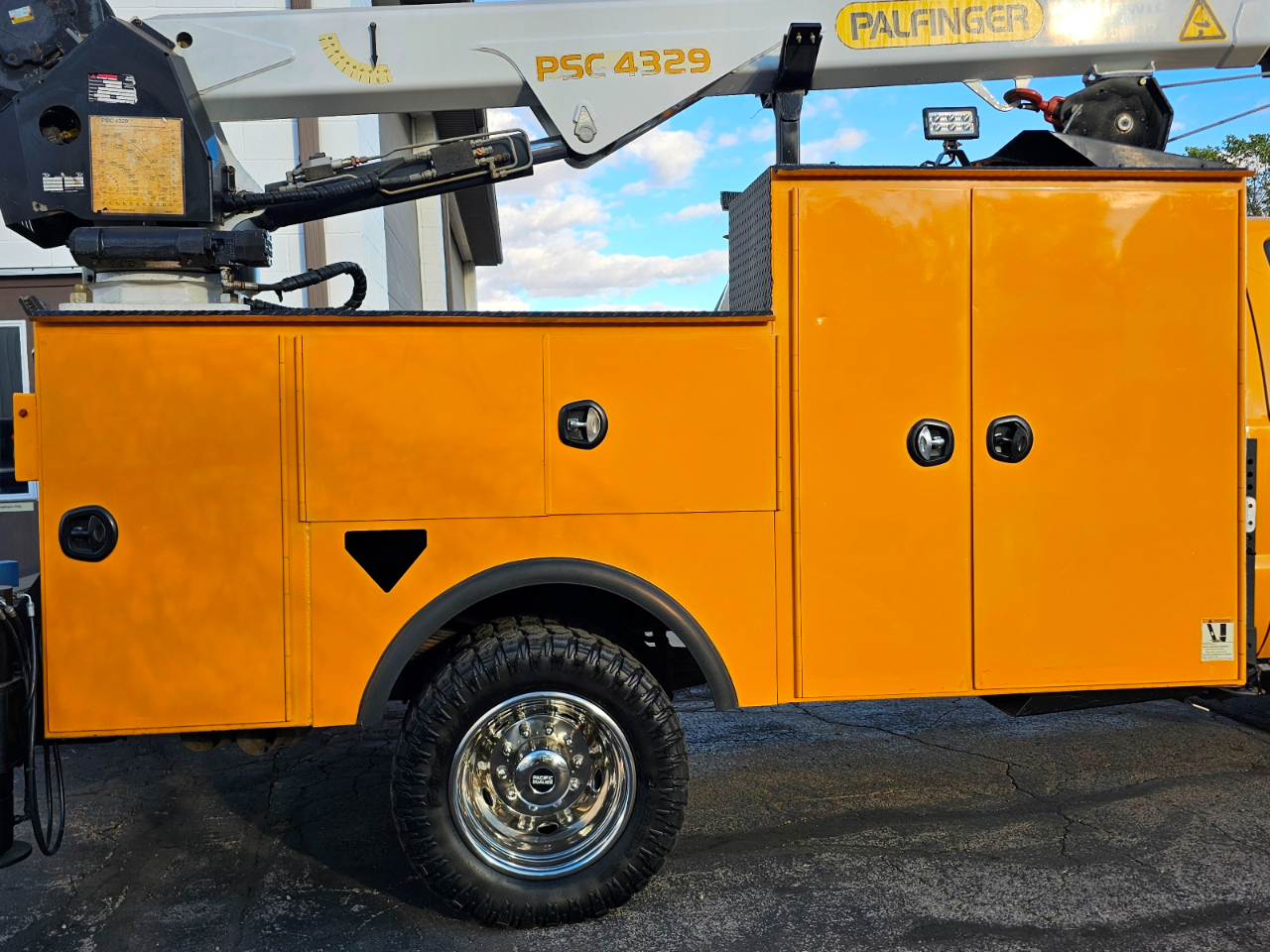 Ford Super Duty F-550 DRW 4WD Reg Cab 165" WB 84" CA XL 2013 Ford Super Duty F-550 DRW 4WD Reg Cab 165" WB 84" CA XL 2013