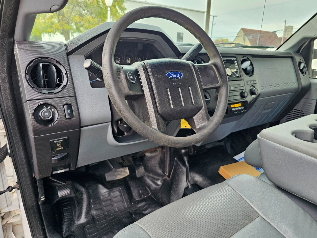 Ford Super Duty F-550 DRW 4WD Reg Cab 165" WB 84" CA XL 2016 Ford Super Duty F-550 DRW 4WD Reg Cab 165" WB 84" CA XL 2016