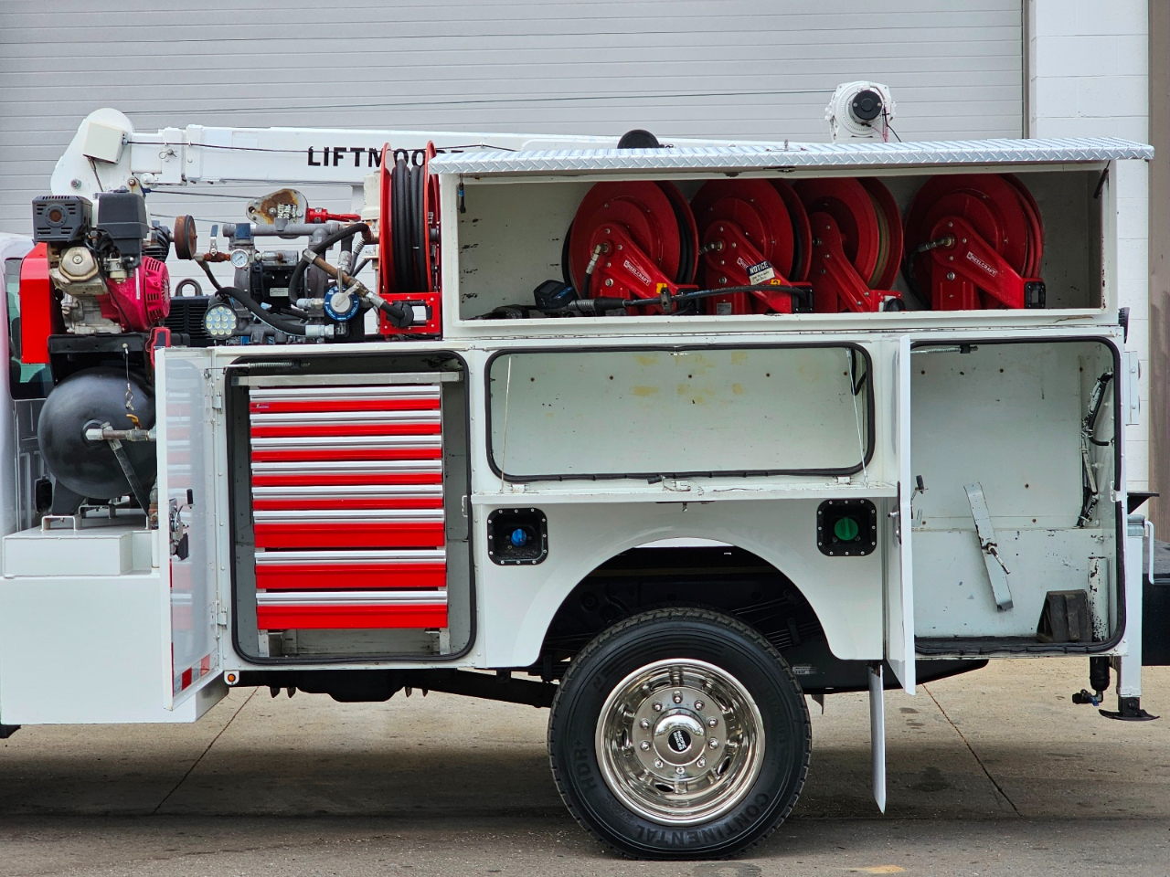 Ford Super Duty F-550 DRW 4WD Reg Cab 165" WB 84" CA XL 2016 Ford Super Duty F-550 DRW 4WD Reg Cab 165" WB 84" CA XL 2016