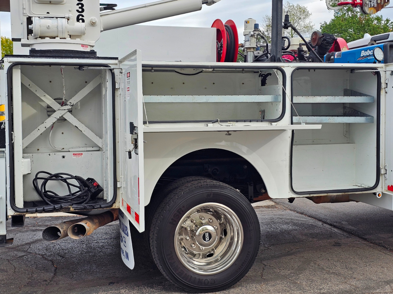 Ford Super Duty F-550 DRW 4WD Reg Cab 165" WB 84" CA XL 2016 Ford Super Duty F-550 DRW 4WD Reg Cab 165" WB 84" CA XL 2016