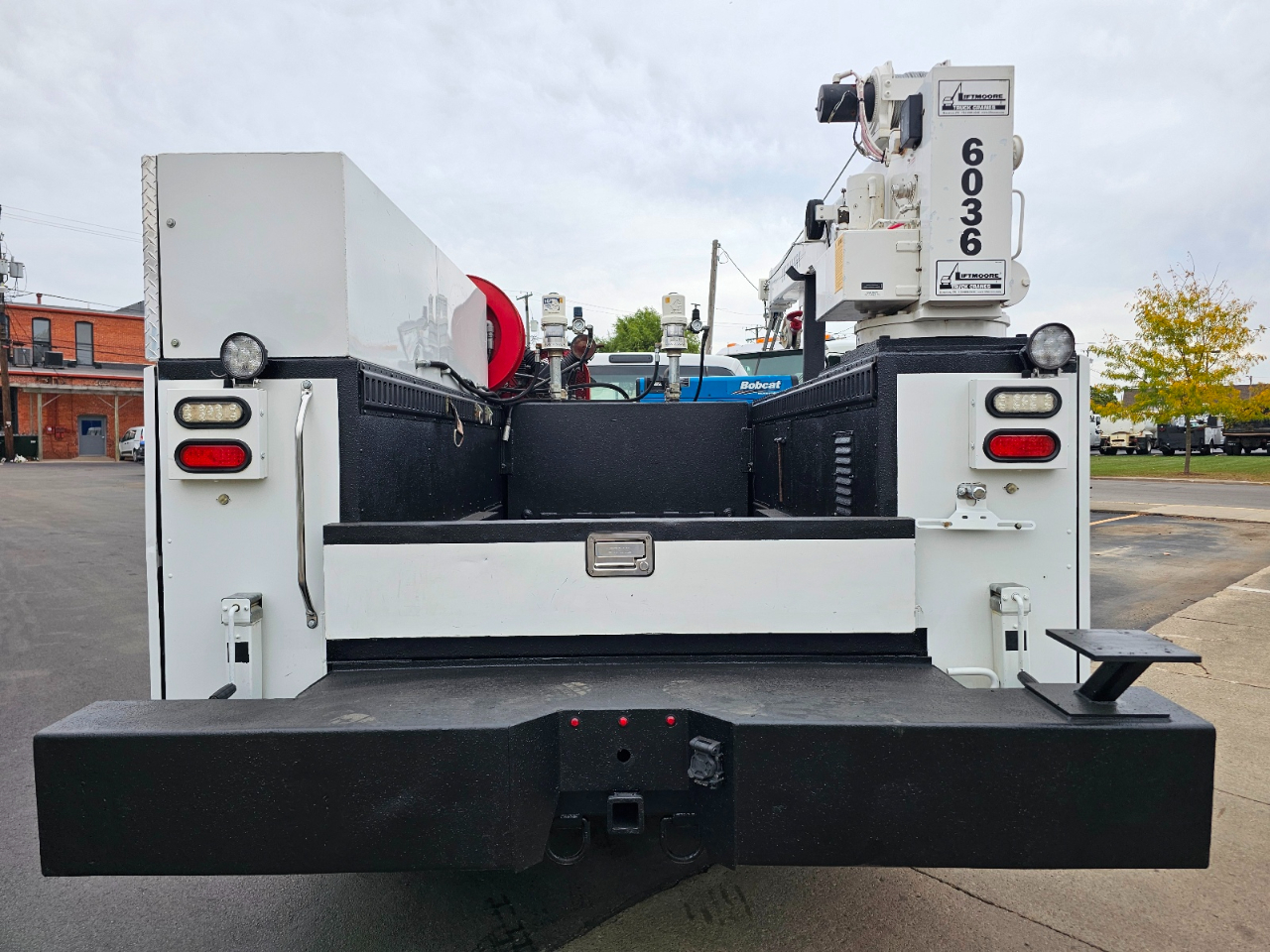 Ford Super Duty F-550 DRW 4WD Reg Cab 165" WB 84" CA XL 2016 Ford Super Duty F-550 DRW 4WD Reg Cab 165" WB 84" CA XL 2016