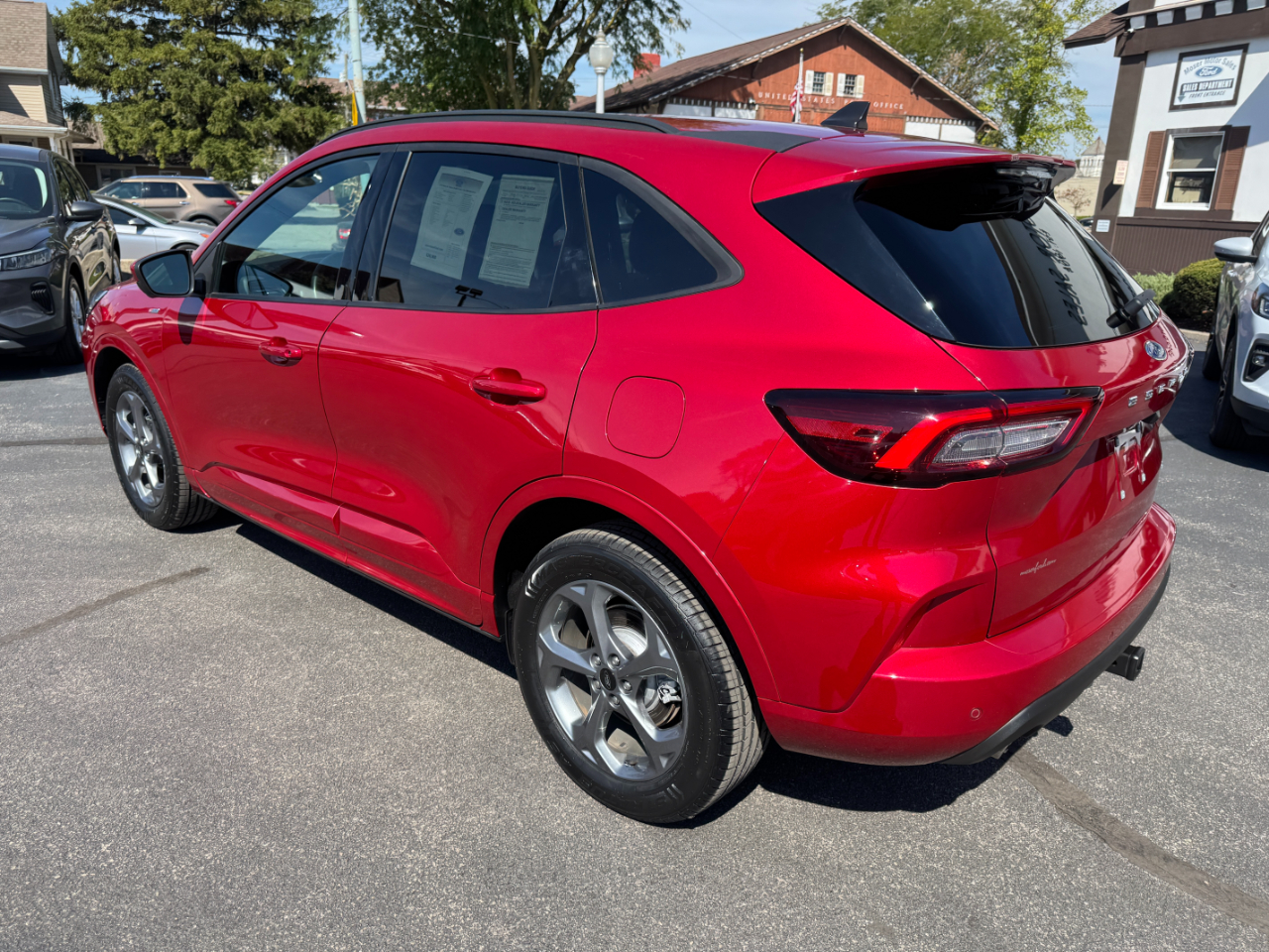 2023 Ford Escape ST-Line photo 2