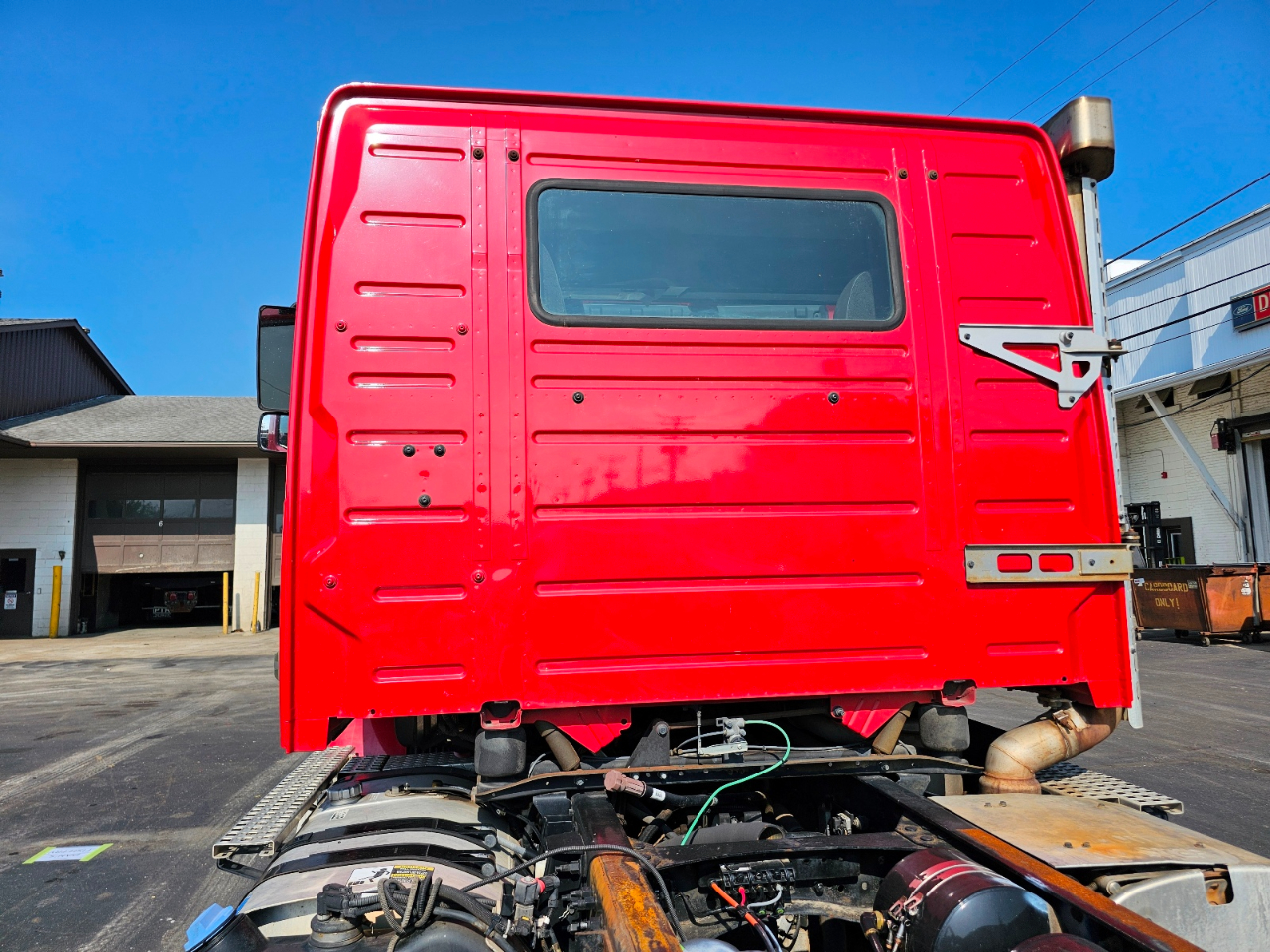 2017 Volvo Truck VHD photo 3