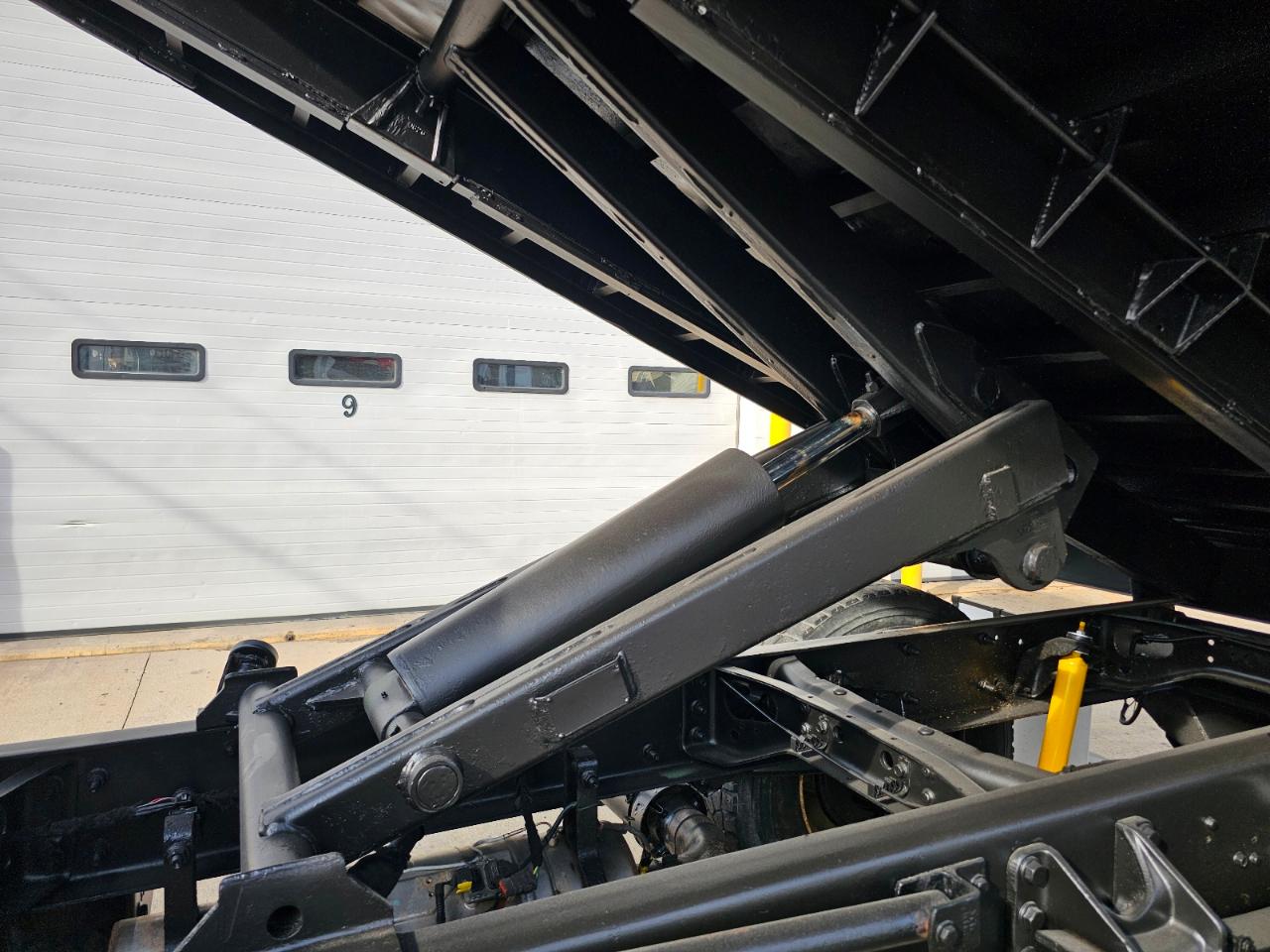 Ford Super Duty F-650  2013