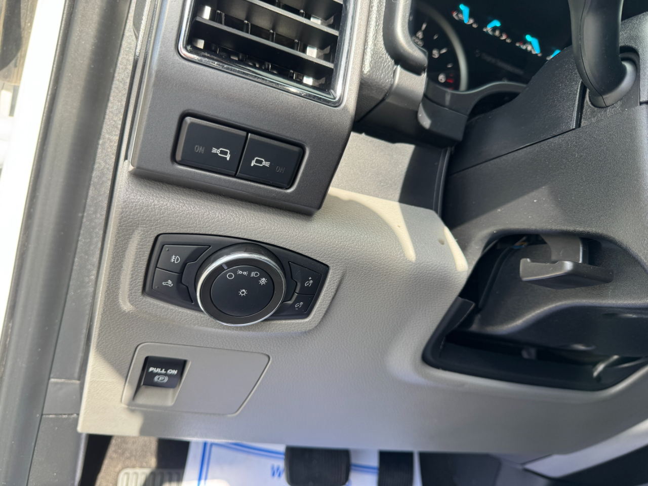 Ford F-150 XLT 4WD SuperCrew 5.5' Box 2020 Ford F-150 XLT 4WD SuperCrew 5.5' Box 2020