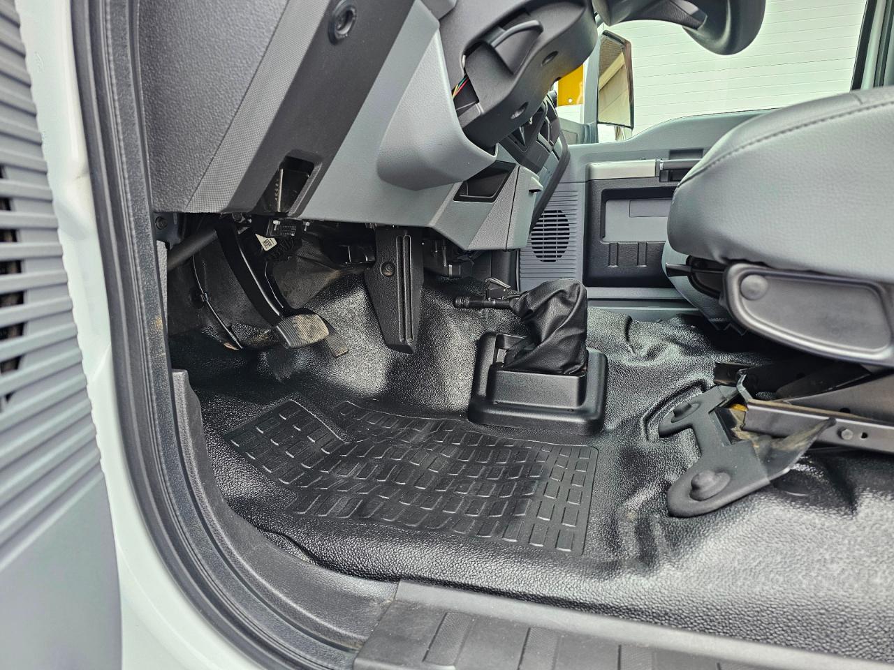 Ford Super Duty F-650  2023