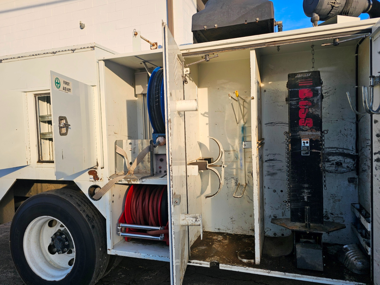 Freightliner M2 106  2014