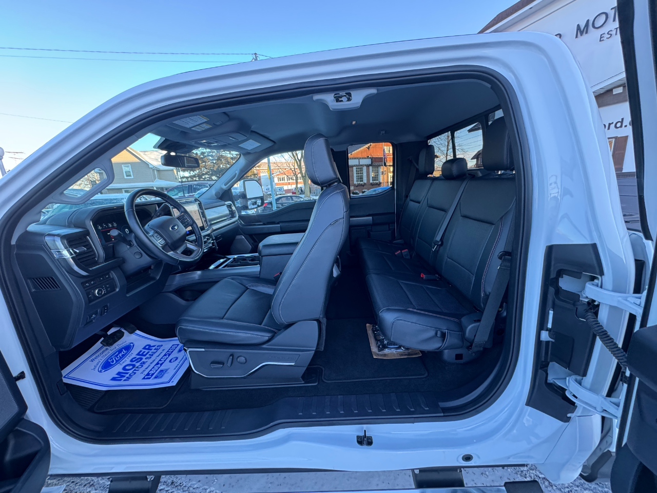 Ford Super Duty F-250 SRW Lariat 4WD SuperCab 6.75' Box 2023