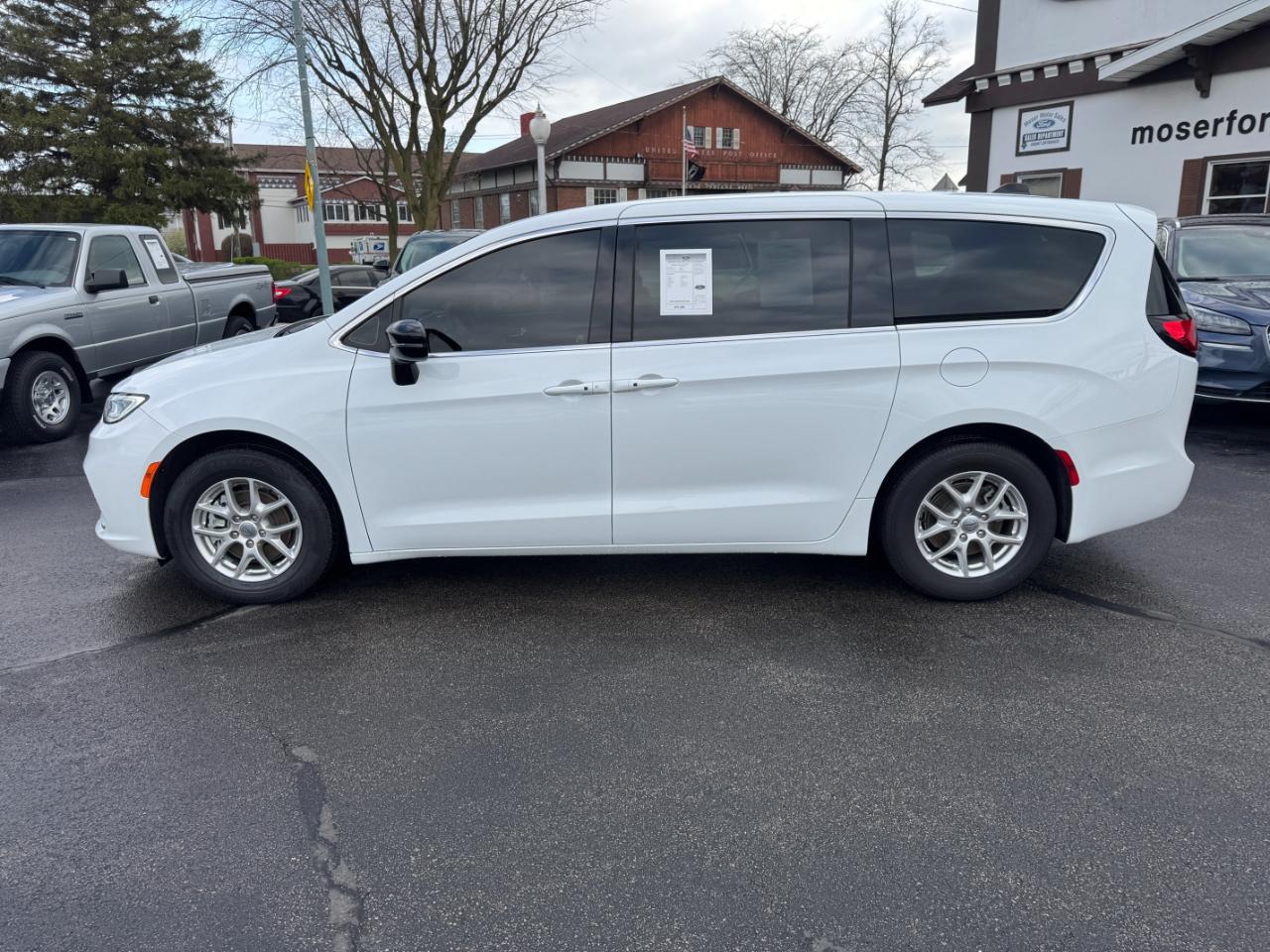 Chrysler Pacifica Select FWD 2025